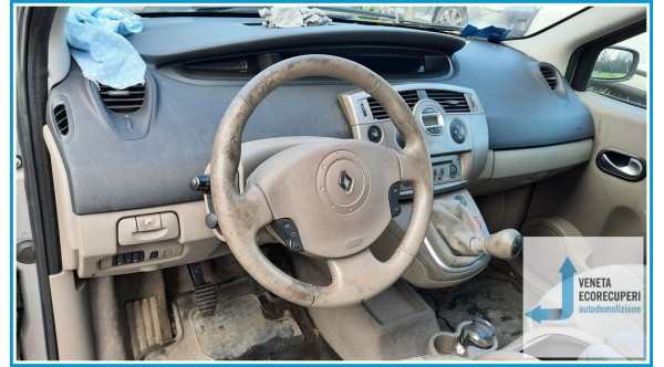 RENAULT SCENIC 2a Serie  del 2003 parti usate e ricambi - Tipo Motore F9QD8