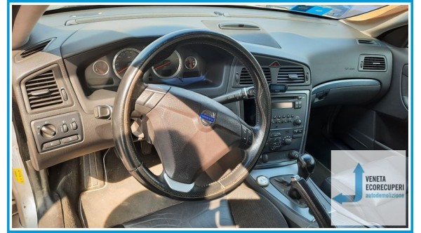 VOLVO V70/XC70  del 2006 parti usate e ricambi