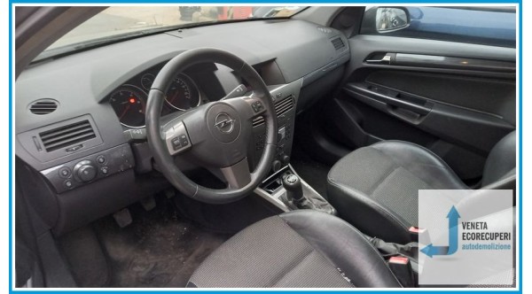 OPEL ASTRA A04 del 2005 parti usate e ricambi