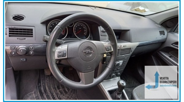 OPEL ASTRA A04 del 2006 parti usate e ricambi