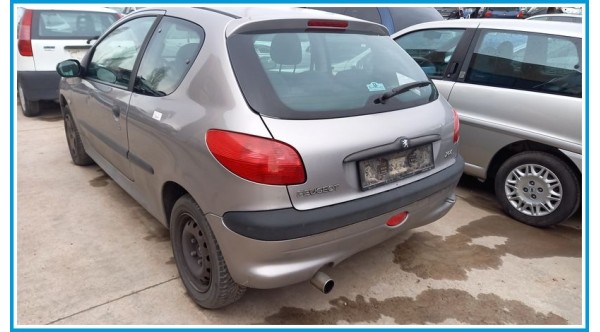 PEUGEOT 206  del 2001 parti usate e ricambi