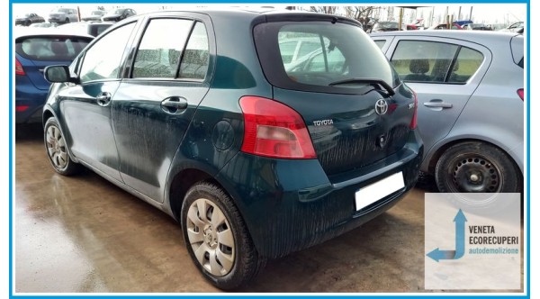 TOYOTA YARIS  del 2006 parti usate e ricambi
