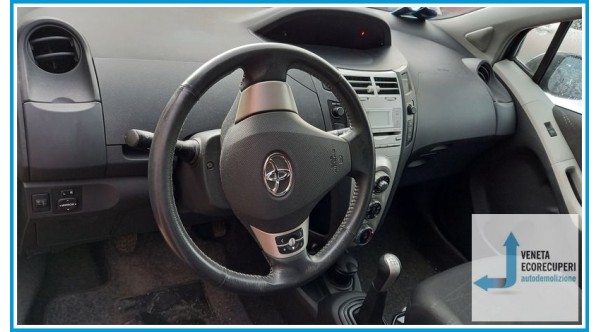 TOYOTA YARIS  del 2006 parti usate e ricambi
