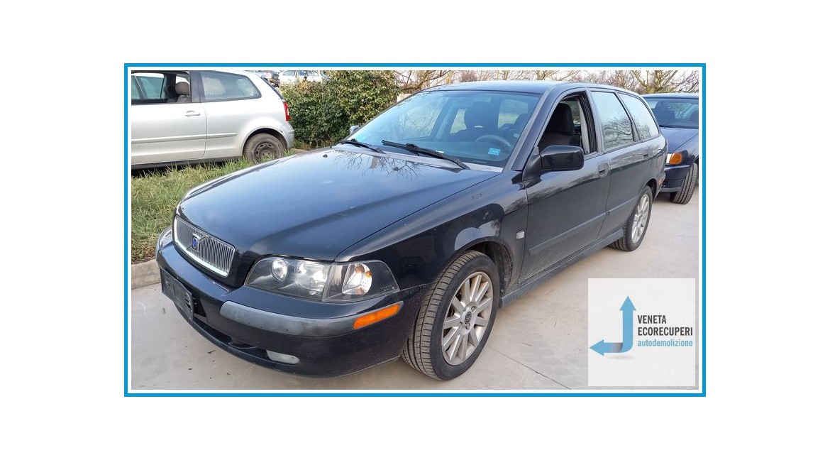 VOLVO V40  del 2001 parti usate e ricambi