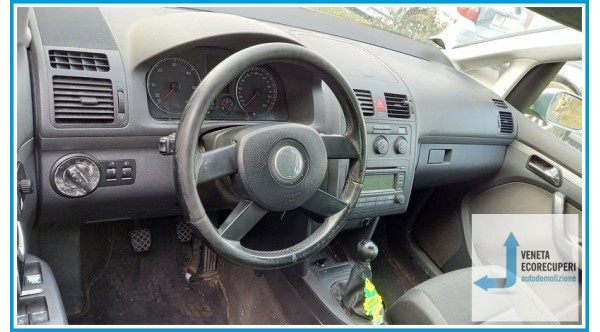 VOLKSWAGEN TOURAN 1T del 2004 parti usate e ricambi