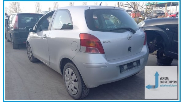 TOYOTA YARIS  del 2009 parti usate e ricambi