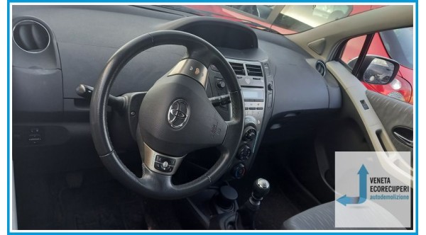 TOYOTA YARIS  del 2009 parti usate e ricambi