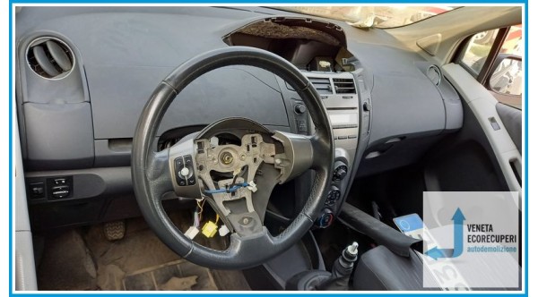 TOYOTA YARIS  del 2009 parti usate e ricambi