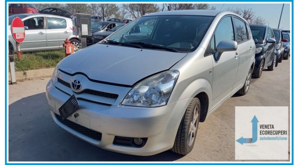 TOYOTA COROLLA VERSO  del 2006 parti usate e ricambi