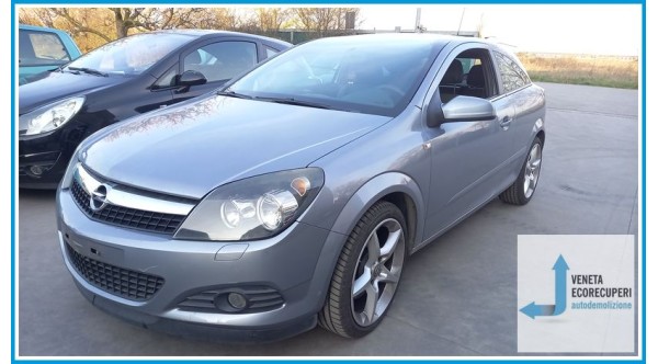 OPEL ASTRA A04 del 2009 parti usate e ricambi