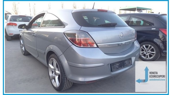 OPEL ASTRA A04 del 2009 parti usate e ricambi