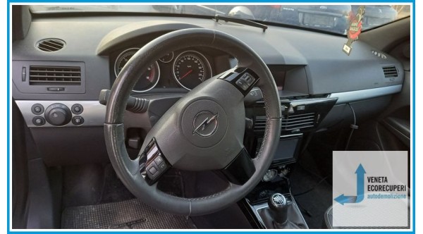 OPEL ASTRA A04 del 2009 parti usate e ricambi