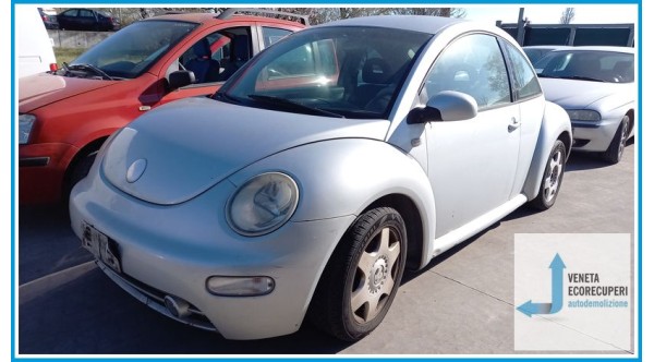 VOLKSWAGEN NEW BEETLE 1C del 2002 parti usate e ricambi