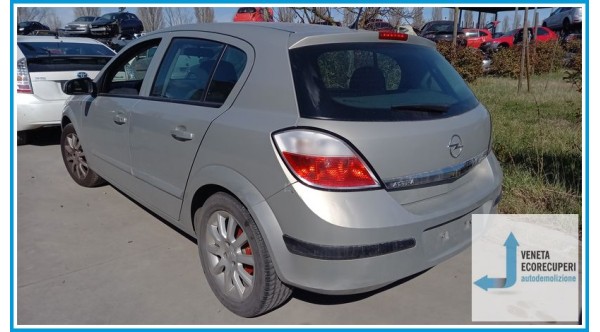 OPEL ASTRA A04 del 2006 parti usate e ricambi