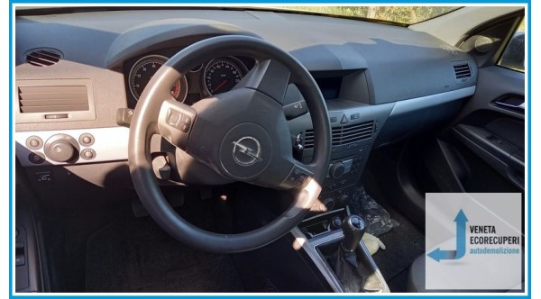 OPEL ASTRA A04 del 2006 parti usate e ricambi