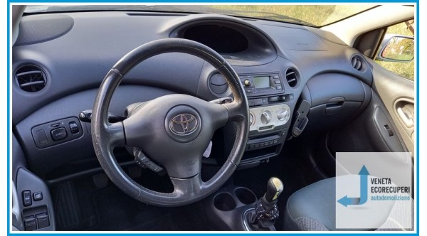 TOYOTA YARIS FRP del 2004 parti usate e ricambi