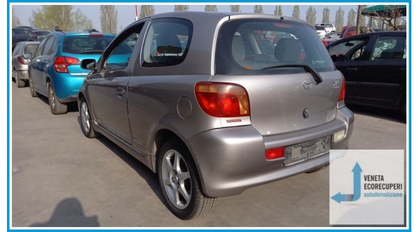 TOYOTA YARIS JPP del 2001 parti usate e ricambi