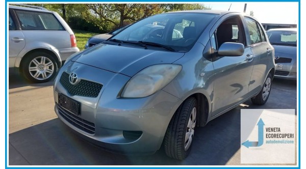 TOYOTA YARIS  del 2006 parti usate e ricambi