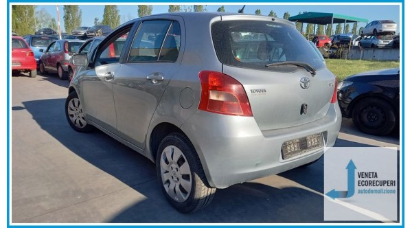 TOYOTA YARIS  del 2006 parti usate e ricambi