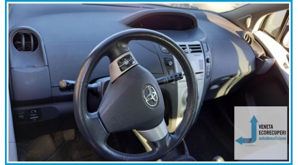 TOYOTA YARIS  del 2006 parti usate e ricambi