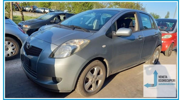 TOYOTA YARIS  del 2006 parti usate e ricambi