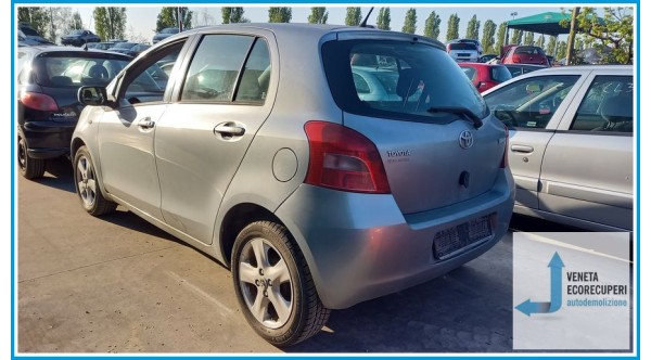 TOYOTA YARIS  del 2006 parti usate e ricambi