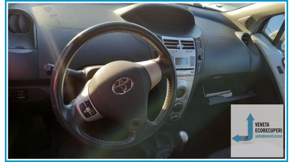 TOYOTA YARIS  del 2006 parti usate e ricambi