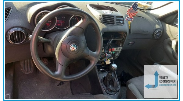 ALFA ROMEO 147 W8 del 2001 parti usate e ricambi