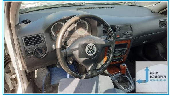 VOLKSWAGEN BORA 1J del 2001 parti usate e ricambi