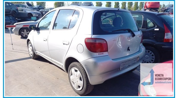 TOYOTA YARIS JPP del 2000 parti usate e ricambi