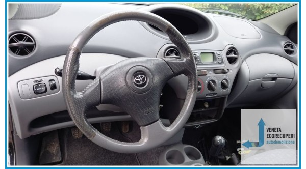 TOYOTA YARIS JPP del 2002 parti usate e ricambi