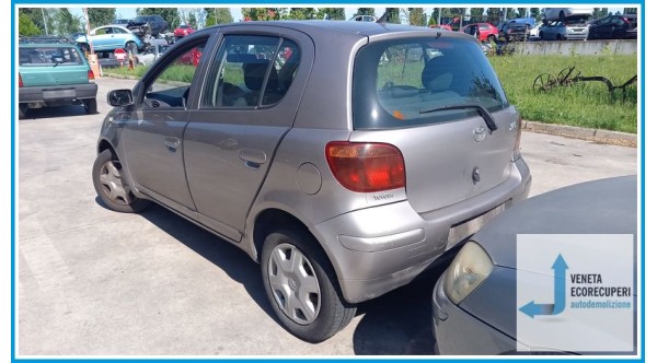 TOYOTA YARIS JPP del 2004 parti usate e ricambi