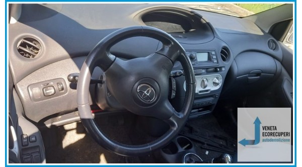 TOYOTA YARIS JPP del 2004 parti usate e ricambi