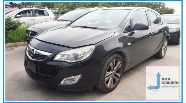 OPEL ASTRA P10 del 2010 parti usate e ricambi