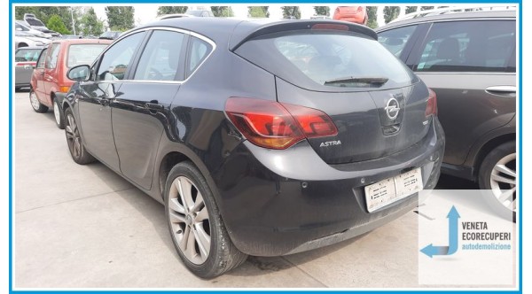 OPEL ASTRA P10 del 2010 parti usate e ricambi