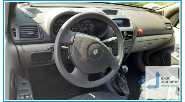 RENAULT CLIO 2a Serie  del 2003 parti usate e ricambi