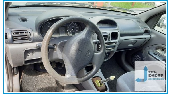 RENAULT CLIO 2a Serie  del 2001 parti usate e ricambi
