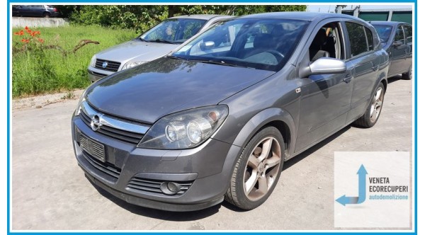 OPEL ASTRA A04 del 2004 parti usate e ricambi