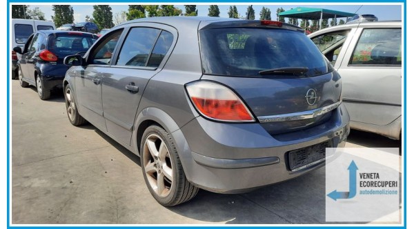 OPEL ASTRA A04 del 2004 parti usate e ricambi