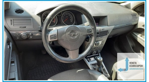 OPEL ASTRA A04 del 2004 parti usate e ricambi