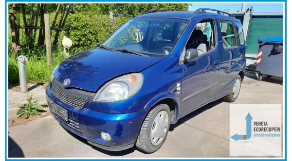 TOYOTA YARIS VERSO  del 2002 parti usate e ricambi