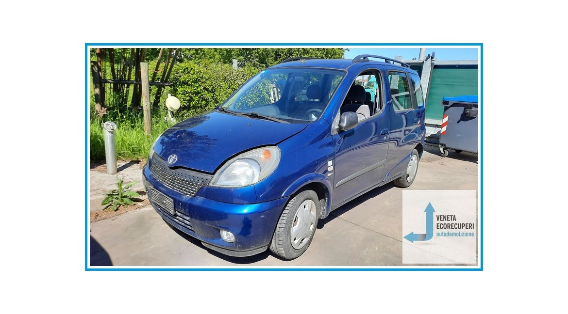 TOYOTA YARIS VERSO  del 2002 parti usate e ricambi