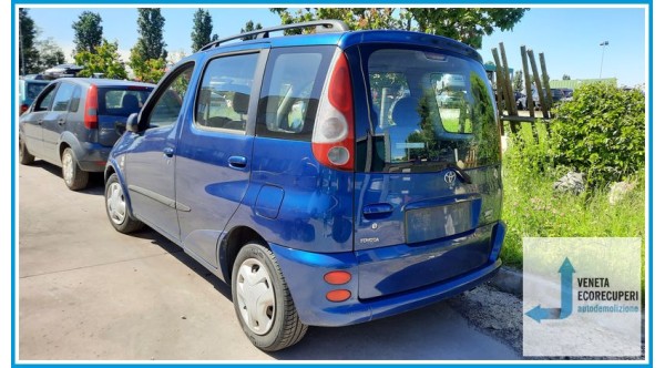 TOYOTA YARIS VERSO  del 2002 parti usate e ricambi