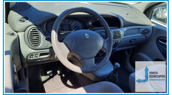 RENAULT SCENIC  del 2002 parti usate e ricambi