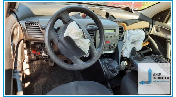 LANCIA YPSILON TE del 2004 parti usate e ricambi