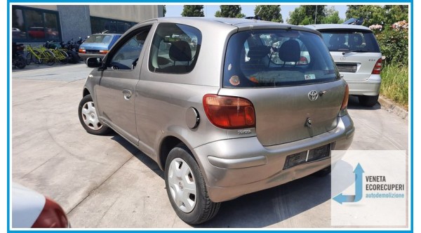 TOYOTA YARIS FRP del 2003 parti usate e ricambi