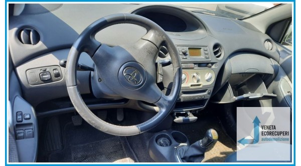 TOYOTA YARIS FRP del 2003 parti usate e ricambi
