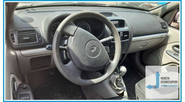 RENAULT CLIO 2a Serie  del 2002 parti usate e ricambi