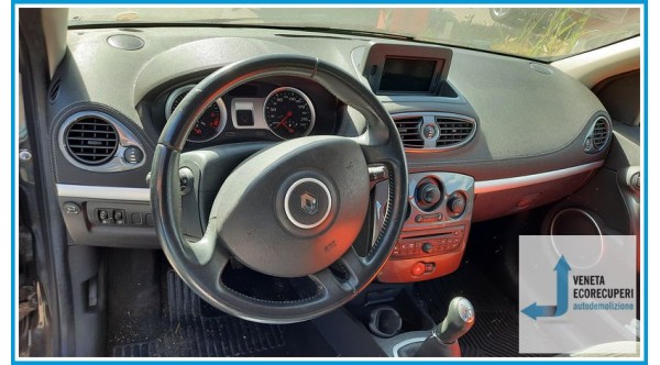 RENAULT CLIO 3a Serie  del 2011 parti usate e ricambi