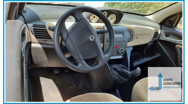LANCIA YPSILON TE del 2004 parti usate e ricambi